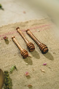 Utensilio de madera para cucharón de miel hecho a mano ecológico para tarro de miel y jarabe de arce con agarre cómodo - Product Image 4