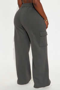 Pantalones Deportivos Cargo Gris Oscuro de Alta Calidad al por Mayor, Corte Holgado, Joggers Cargo Cómodos de Pierna Ancha, Logotipo Personalizado OEM - Product Image 2