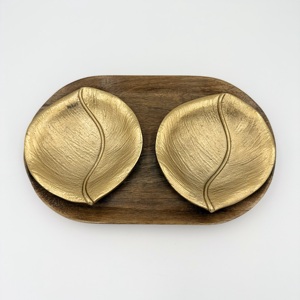 Nouveauté : Ensemble de 2 bols en aluminium pour fruits secs avec finition PVD dorée et plateau, idéal pour offrir en cadeau lors d'un mariage ou d'une fête - Product Image 4