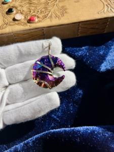 Venta al por mayor hecho a mano pulido Aura Moon Crescent Moon colgantes Natural Healing Crystal Charms Reiki Feng Shui mascota Pilar - Product Image 3