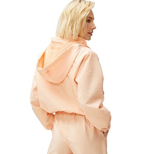 Veste personnalisée pour l'hiver, design de sweat-shirt uni de haute qualité, deux poches, fermeture éclair intégrale, veste longue et épaisse pour femmes - Product Image 3