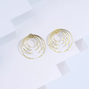 Modernos Pendientes de Cascada Chandra con Eslabones en Capas y Efecto de Caída Suave, Perfectos para Fiestas de Oficina y Citas Nocturnas - Product Image 4