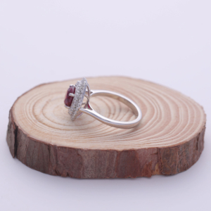 Anillo de compromiso de oro blanco, rosa y amarillo de 14 quilates con doble halo de piedras preciosas rojas cultivadas en laboratorio de 2.21 quilates y diamantes redondos para mujer - Product Image 3