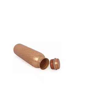 Bouteille d'eau en cuivre de conception martelée sans rouille et durable pour l'eau bouillante fiable pour les clients - Product Image 1