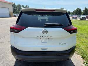 Nissan Rogue SV AWD 2023 Sièges en cuir Transmission automatique Phares LED/Xénon Toit ouvrant 8 airbags Cuir R18 Essence Foncé - Product Image 2