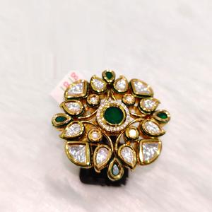 Bague Kundan de style vintage de haute qualité Accessoire ethnique parfait pour toutes les occasions disponibles chez Wholesale Supply - Product Image 4