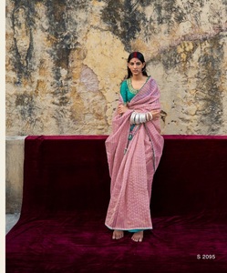 Belle blouse en organza douce Bollywood avec des empoignades lourdes sur un sari de style tissu de soie brodé Palau - Product Image 4