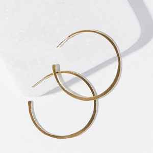 Boucles d'oreilles en laiton fabriquées en Inde, style bohème - prix bas - vente en gros - designs personnalisés - fait main - Product Image 1