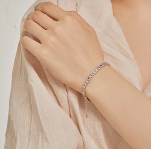 Delicado Brazalete Diario Multicorte con Diamantes Moissanite y Zafiros en Oro Blanco - Product Image 2