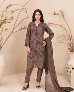 SSumaira Collection Belle mousseline de soie imprimée numérique Dupatta avec broderie élégante et fond en satin - Product Image 6