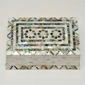 กล่องใส่เครื่องประดับเปลือกหอยมุกแบบฝัง - Product Image 1