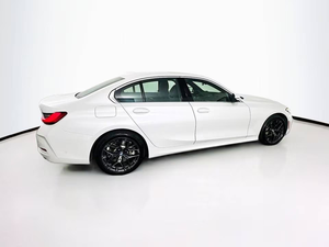 2025 B-M-W 3 Series 330i 4dr Sedan 2.0L 4cyl Turbo essence/électrique hybride doux 8A - Product Image 3