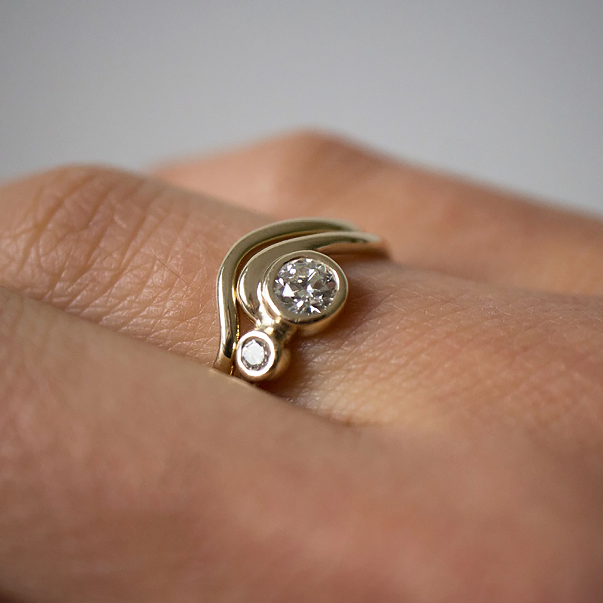 สีเหลืองทอง