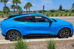 Muzteng Mash-E G.T Turbo 2023 F0RDD, Sedán Automático con Techo Corredizo, Faros Delanteros, Cámara Trasera de 360°, Asientos Eléctricos - Product Image 4