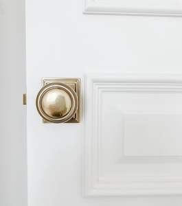 Pomo de Puerta de Latón Clásico Vintage de Lujo Elegante Sofisticado Ornamentado Hecho a Mano Refinado Duradero Estilizado de Alta Calidad Funcional - Product Image 4