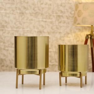 Mini jardineras de metal de moda para jardín y hogar, eleve su espacio con diseños elegantes para balcón y uso en el suelo de la sala de estar - Product Image 3