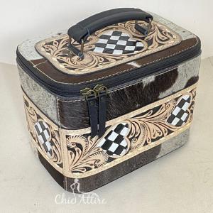 Estuche de Joyería de Cuero Estilo Occidental Hecho a Mano con Ranuras para Anillos, Diseño a Cuadros, Organizador de Almacenamiento Ideal para Viajes - Product Image 1