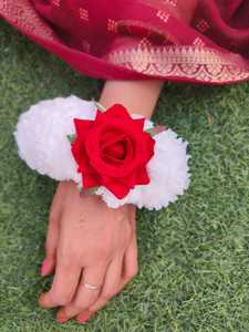 Handcrafted ประดิษฐ์ Gajra ดอกไม้ Kangan/กําไลข้อมือชุดปรับขนาดสีขาวปรับแต่งที่สมบูรณ์แบบสําหรับงานแต่งงาน - Product Image 2