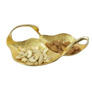 Lujosa tazón para servir de latón grabado es una inversión práctica tanto para cocinas domésticas como para entornos profesionales. - Product Image 1