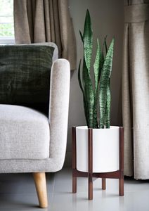 Encantadoras macetas de metal blanco Aura con patrones distintivos brillantes únicos decoración del hogar declaración de jardín para flores artificiales - Product Image 6