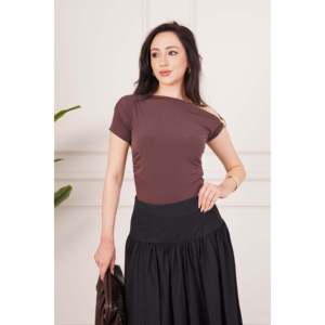 Blusa Elegante con Cuello de Lazo para Mujer LUSTRIN, Tela Cómoda de Poliéster y Elastano, Color Marrón, Disponible en Tallas S, M, L - Product Image 2