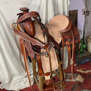 Ensemble de selle en cuir western avec décorations de barrel racing haut de gamme, en bois |   Quincaillerie en acier inoxydable façonnée à la main, couleur et taille personnalisables - Product Image 3