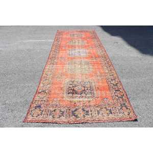 Tapis turc vintage 4,4x12,1 pi (135x370 cm), tapis en laine rouge à motifs floraux - Product Image 1