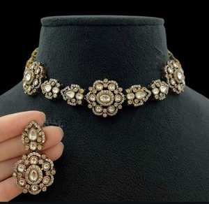 Collier Polki Kundan plaqué or antique avec boucles d'oreilles assorties - Product Image 2