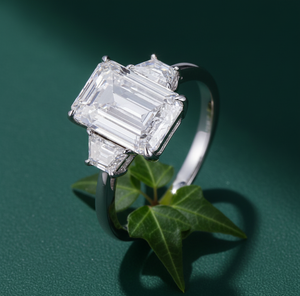 Aniva Jewels - Anillo de Compromiso y Boda para Mujer, Oro Blanco de 14K, Diamante Cultivado en Laboratorio de Corte Esmeralda de 3CT D VS1, Certificado IGI, 3.5gm - Product Image 1