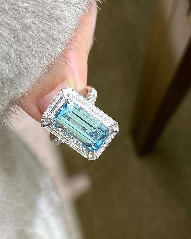 สีเขียว