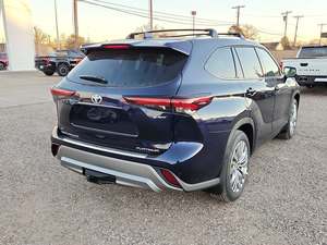 Prix avantageux 2024 pour Highlander Hybrid Platinum AWD Sedan, conduite à gauche, intérieur foncé, sièges en cuir, à vendre - Product Image 4