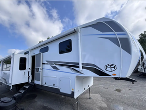 Autocaravana Usada por 3 Meses, Modelo 2023 2024 2025, Forest River Fifth Wheel Wildcat 34CRIB, Remolque de Viaje RV - Product Image 5