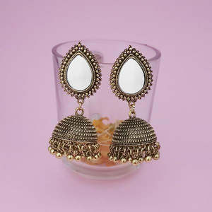 Kriaa Gold Plated Mirror Jhumki Chandelier Pendientes 1314509 Accesorio de moda - Product Image 1