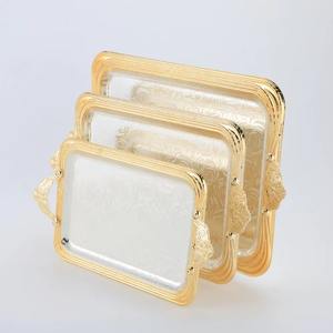 Plateau de service en métal argenté avec bordure dorée Plateau de luxe élégant pour thé café collations Idéal pour la cuisine Table à manger et usage domestique - Product Image 5