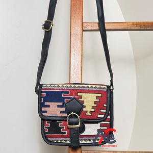 Bolso bandolera de cuero Kilim genuino hecho a mano con patrón Tribal nuevo con correa ajustable y bolso cruzado étnico bohemio con múltiples bolsillos para mujer - Product Image 1
