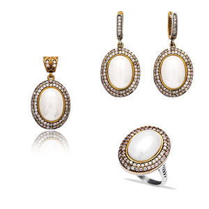 Conjunto de Joyería para Mujer en Plata de Ley 925 Chapada en Oro, Diseño Ovalado con Circonita, Auténtica Artesanía Turca, Moderna para Fiestas - Product Image 1