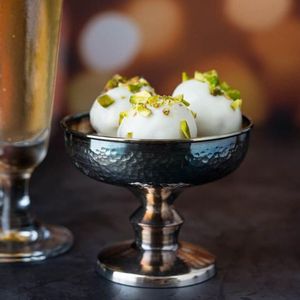 Sirve con elegancia con cada golosina de metal, el tazón para servir chocolate es perfecto para presentar chocolates, dulces y dulces con estilo. - Product Image 5