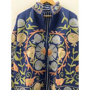 Chaqueta de Algodón Tipo Waffle Bordada a Mano con Diseño de Granada Índigo para Primavera - Product Image 1