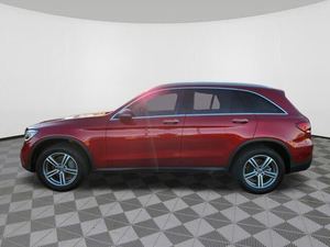 รถยนต์มือสองปี 2021 รุ่น GLC SUV 4MATIC CROSSOVER สีแดง ระบบขับเคลื่อนสี่ล้อ 255 แรงม้า ประหยัดน้ำมัน ระบบเกียร์อัตโนมัติ - Product Image 4