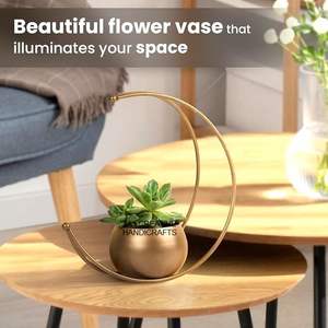 Vase en métal géométrique unique pour la décoration de la maison pot de fleur de style art moderne parfait pour l'étagère de table ou l'affichage intérieur de bureau - Product Image 4