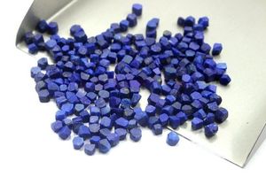 50ชิ้น Lapis Lazuli ธรรมชาติอัญมณีหยาบ2-4มม. อัญมณีสีฟ้าสดใสแบบไม่ผ่านการบำบัดสำหรับเครื่องประดับอัญมณีหลวม