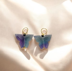 จี้ผีเสื้อหลากสีรุ้งฟลูออไรต์10x12มม. สีทองจี้ผีเสื้อสเตอริงสเตอร์ลิงเครื่องประดับแฟชั่นขายส่ง - Product Image 1