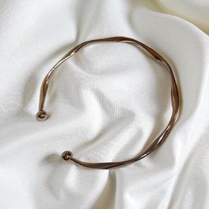 Junjiang ZB0035 motif torsadé en laiton plaqué or/argent de haute qualité avec extrémité sphérique manchette Endanbale ouverte pour femmes Bangl - Product Image 2