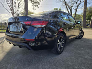 Sièges en cuir Nissan Sentra SV 2023 d'occasion conduite FWD intérieur foncé direction à gauche - Product Image 3