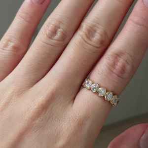 Anillo de Bodas de Oro Sólido de 14K con Diseño Personalizado, Anillos de Alta Calidad con Corte Ovalado, Engaste de Moissanita Eternity, Certificado GIA de Laboratorio - Product Image 5