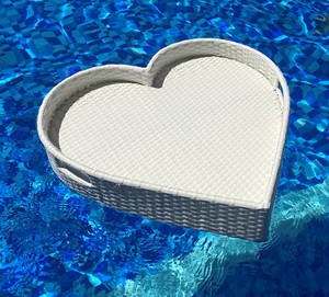 Plateau de service flottant en osier blanc en forme de cœur, fabriqué directement en usine au Vietnam, étanche, pour petit-déjeuner à la piscine. - Product Image 5