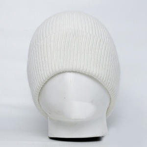 Bonnets unisexes chauds et élégants en acrylique doux Parfaits pour l'hiver, la mode décontractée ou la promotion de la marque - Product Image 1