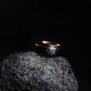 แหวนทุบหินเหล็กทังสเตนคาร์ไบด์แหวนเหล็กดามัสกัสลายบิดของขวัญสำหรับการหมั้นและแหวนแต่งงานของคุณ - Product Image 3