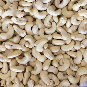 Noix de cajou W320 brutes en vrac à bas prix, prêtes à être expédiées, faible MOQ, Santigo Vietnam, haute qualité - Product Image 1