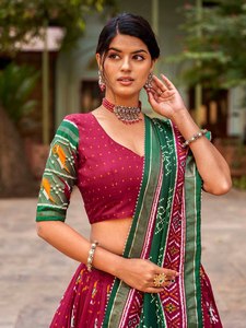 Diseñador nupcial Lehnga Choli para niñas Fiesta Vestidos de novia Lehenga Choli A precio al por mayor con tela georgatte - Product Image 4
